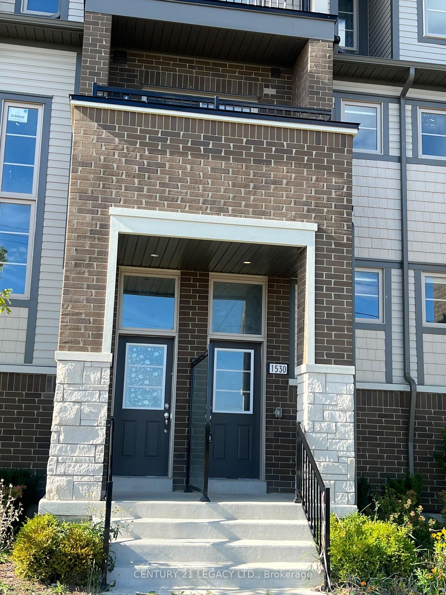 Property Photo: 1530 Bloor Street ON L1E 0G9