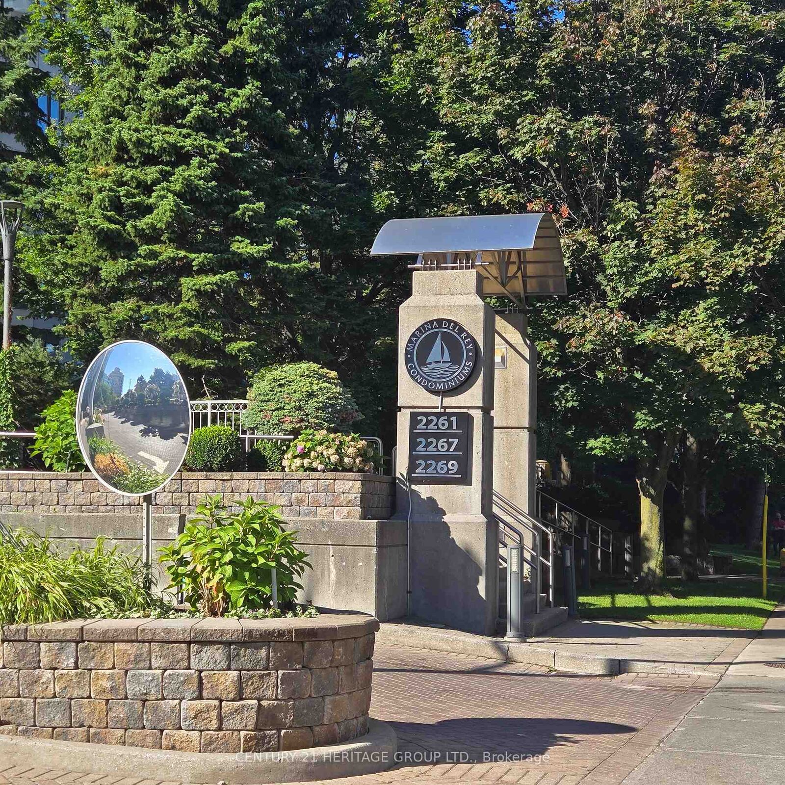 Property Photo: 2267 Lakeshore Boulevard W 610 ON M8V 3X2