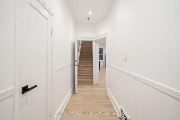 Property Photo: 129 Balsam Avenue S ON L8M 3B4