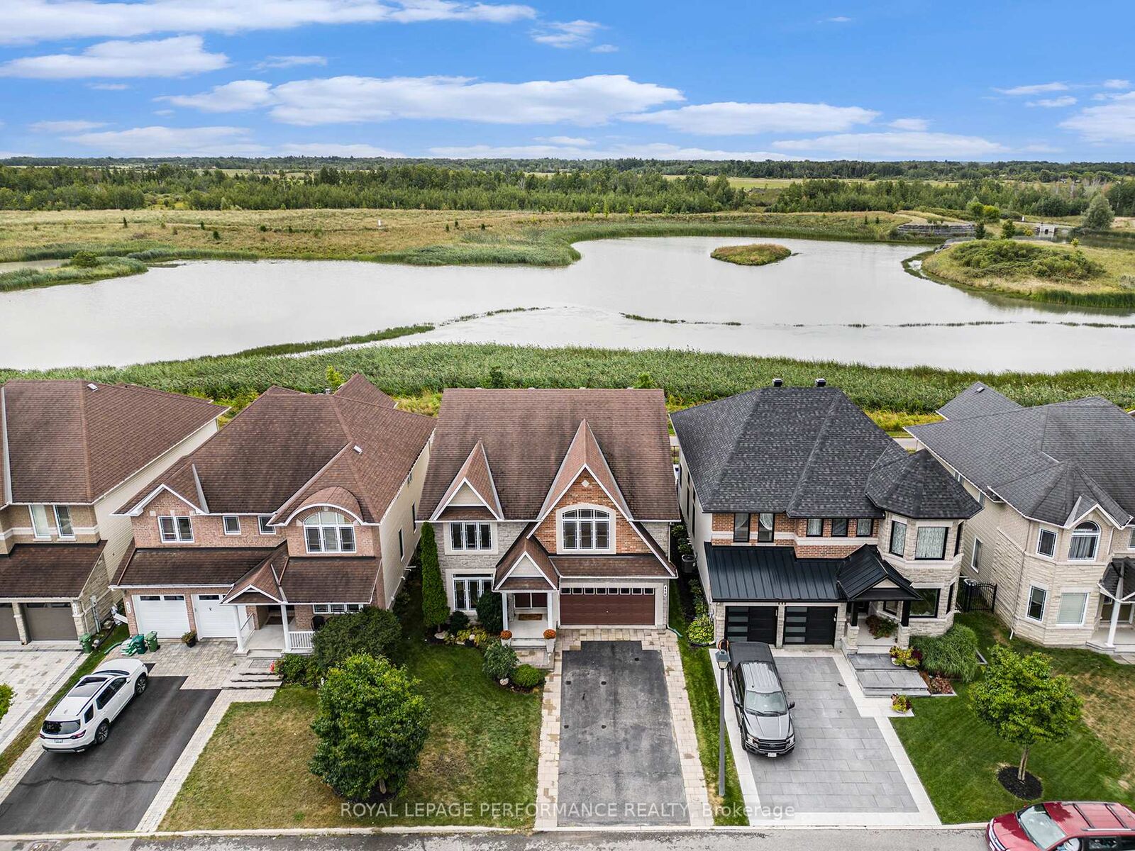Property Photo: 450 Frank Cauley Way ON K4A 0L5