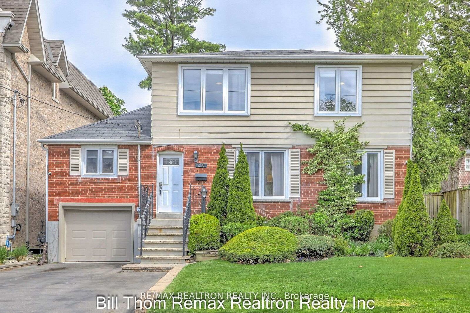 Photo de la propriété: 206 Burndale Avenue ON M2N 1T3