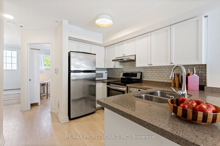 Property Photo:  55 Turntable Crescent 70  ON M6H 4K8 