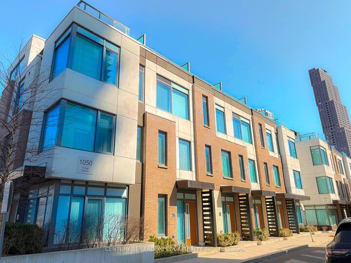 Property Photo: 1050 Portage Parkway 39 ON L4K 0K3