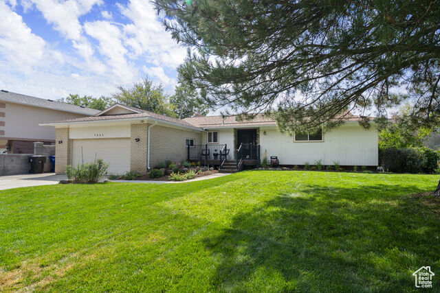 Property Photo: 7622 S Cambria Cir UT 84121