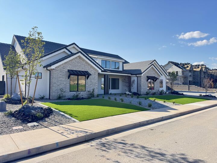 Property Photo: 2726 S 240 W UT 84780