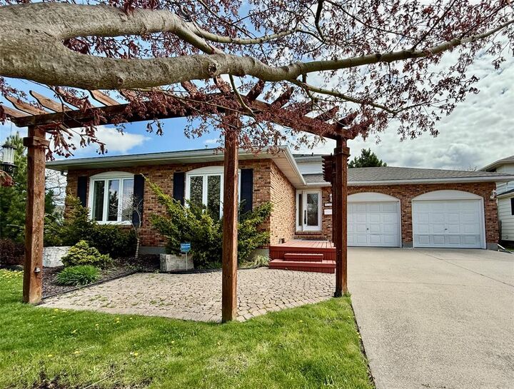 Property Photo: 100 Hastings Crescent ON N7S 5K5