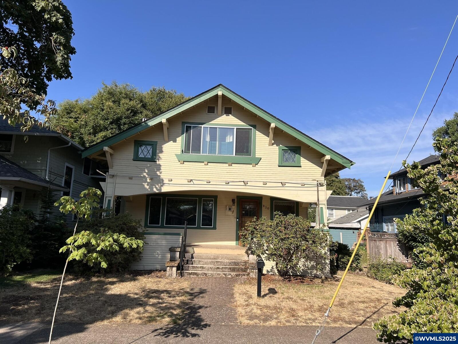Property Photo:  930 Lawrence St  OR 97401 