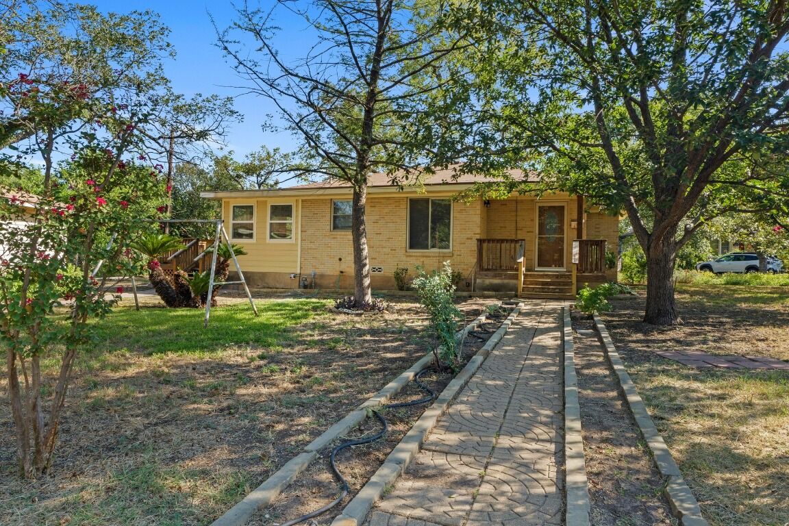 Property Photo: 1310 Harriet Court TX 78756