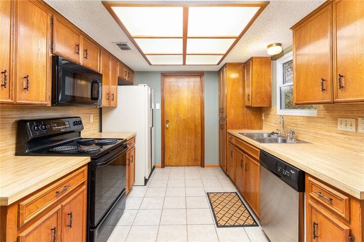 Property Photo: 6905 Smokey Hill Road TX 78736