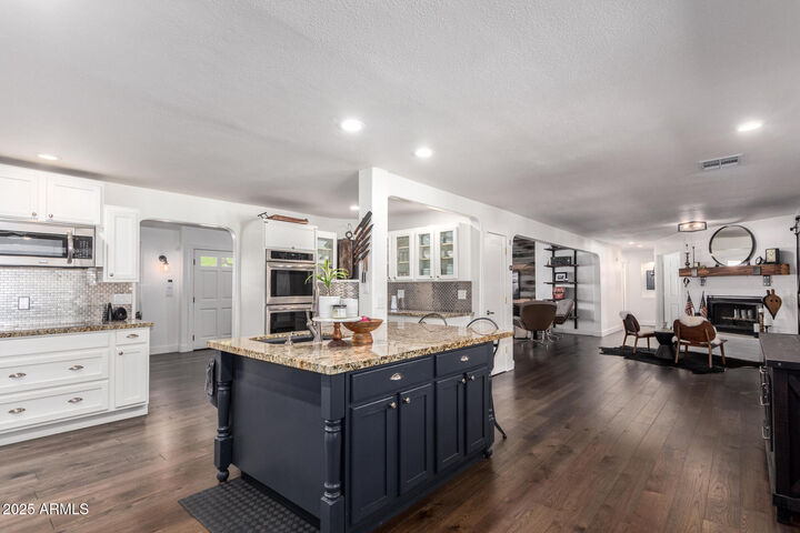 Property Photo:  732 E Redfield Road  AZ 85234 