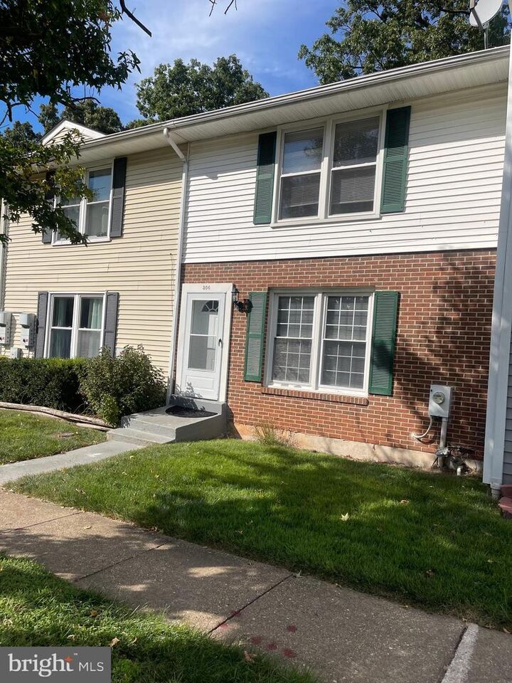 Property Photo: 306 Woodleaf Court MD 21061