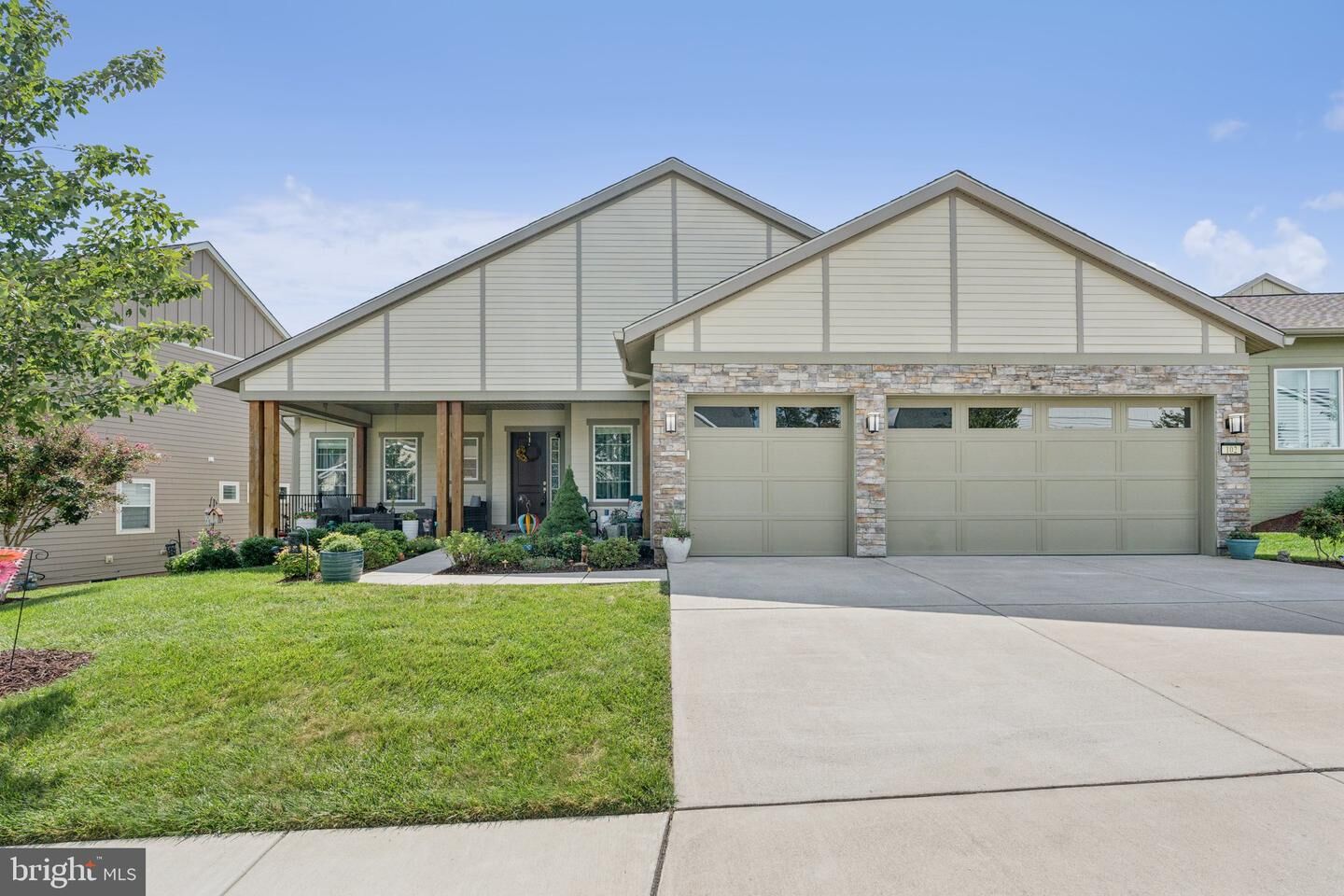 Property Photo:  102 Phoebe Court  VA 22630