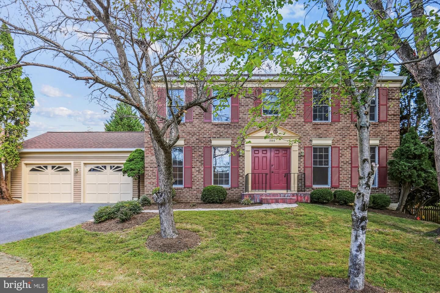 Property Photo:  1944 Autumn Ridge Circle  MD 20906 