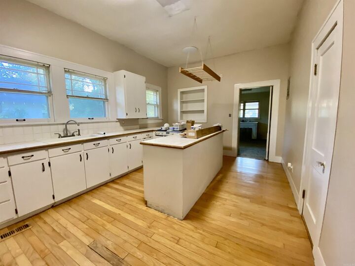 Property Photo:  310 Helen Street  AR 71701 