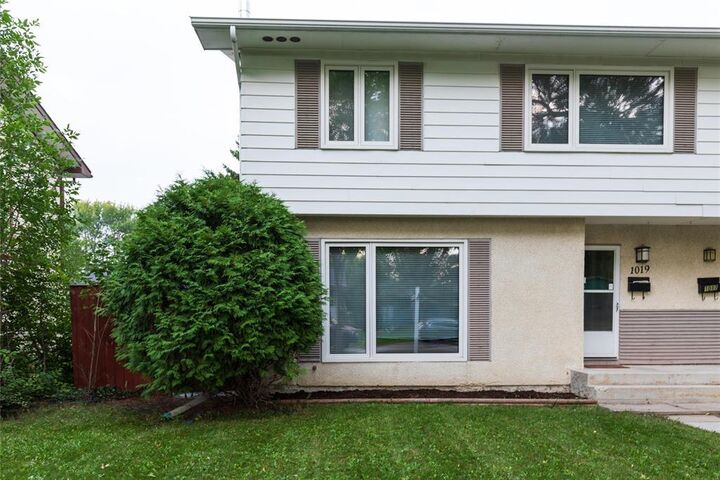 Property Photo: 1019 Cavalier Drive MB R2Y 1E2