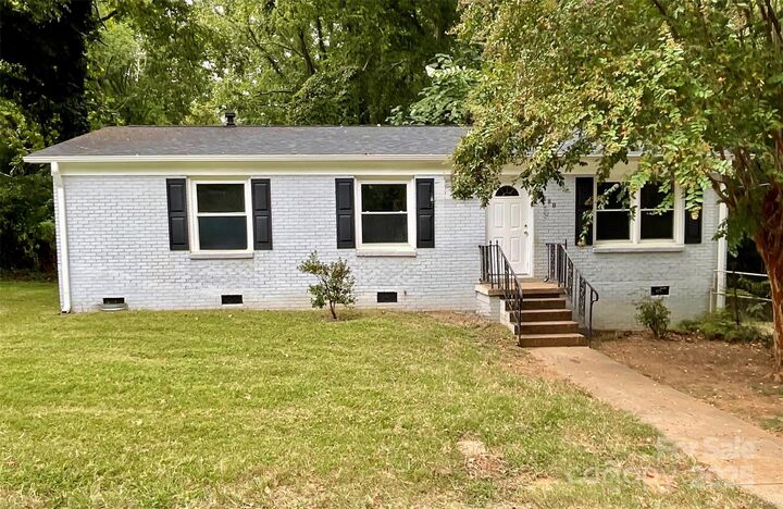2301 Kennesaw Drive  Charlotte NC 28216 photo