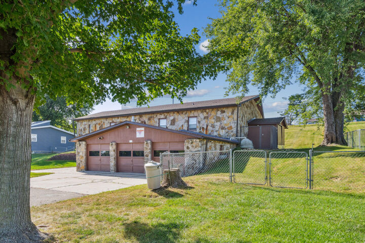 Property Photo:  2506 Fremont Street  IA 50158 