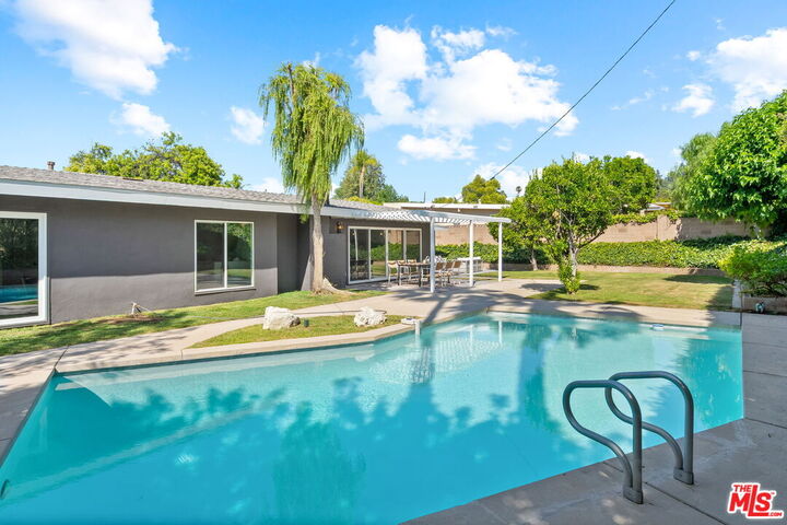 Property Photo:  22946 Brenford St  CA 91364 