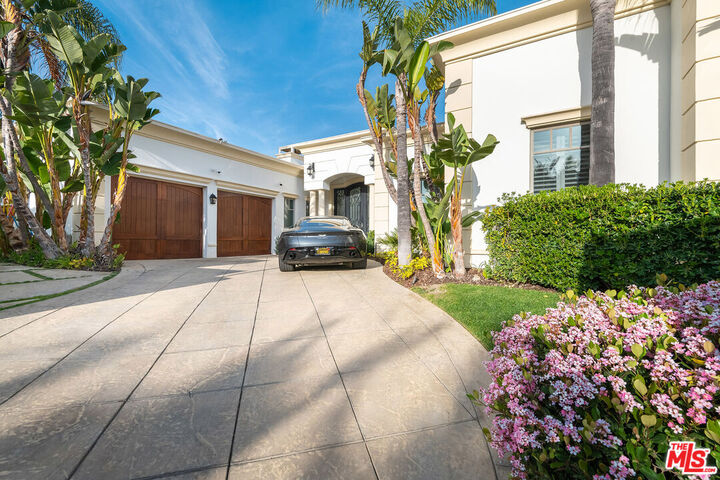 Property Photo: 9329 Nightingale Dr CA 90069