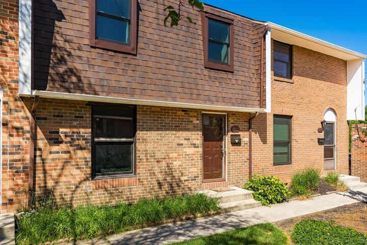 Property Photo: 1865 Willoway N Circle OH 43220