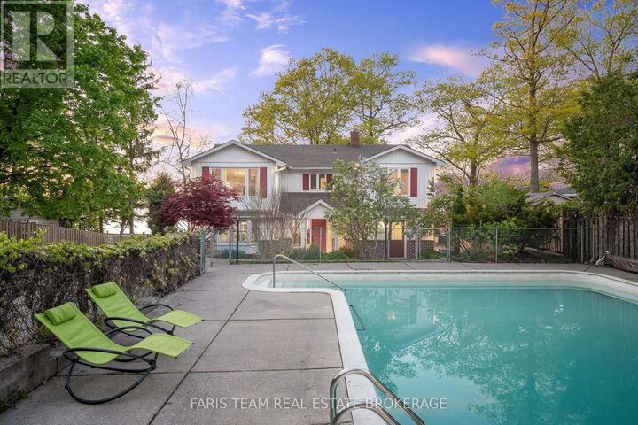 Property Photo: 10 White Oaks Road ON L4N 4C1