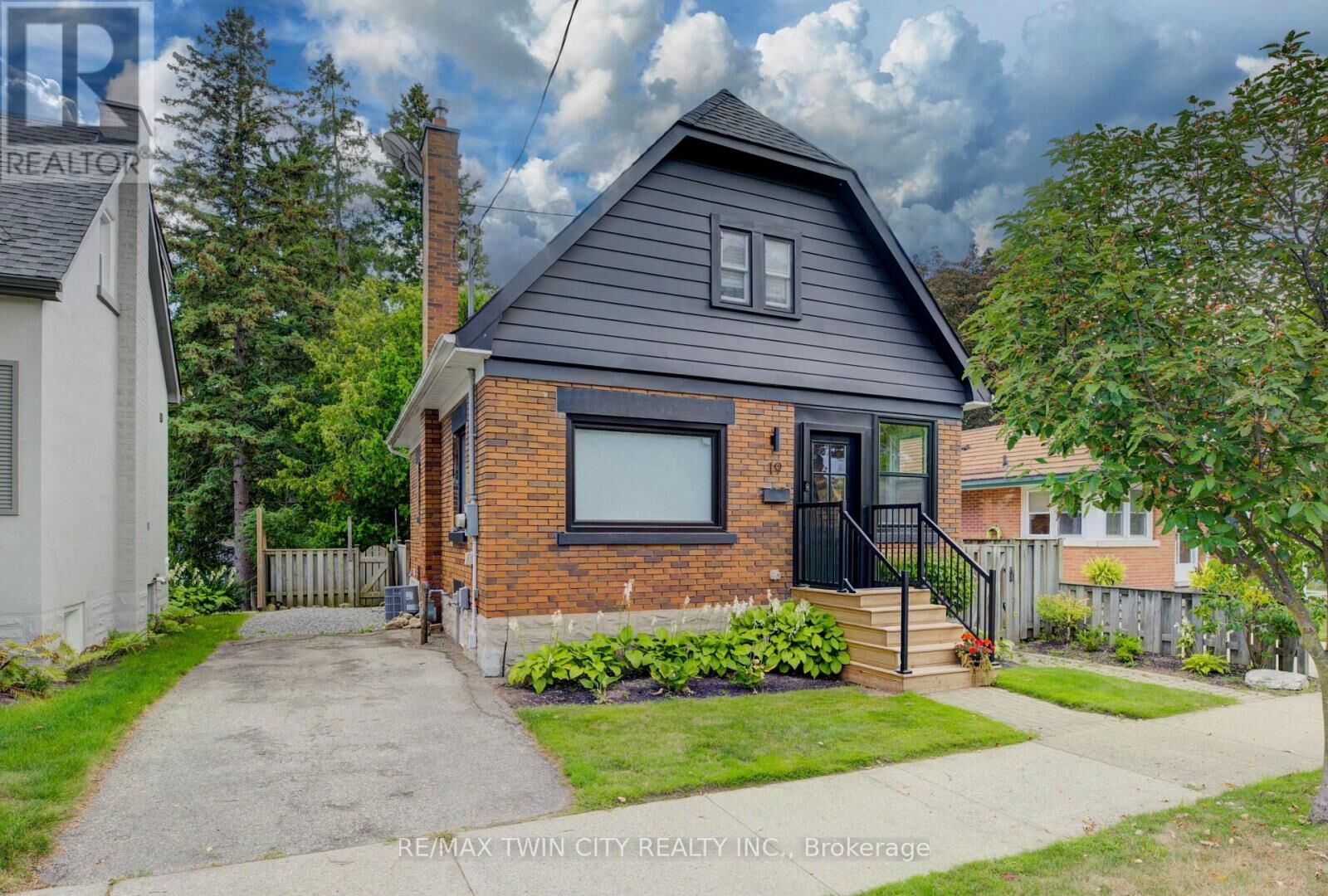 Property Photo: 19 Dunbar Road North ON N2L 2C8