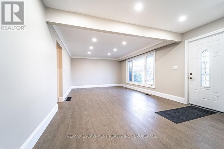 Property Photo: 46 Cloke Court Upper ON L8T 1N5