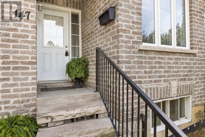 Photo de la propriété:  147 Tresane Street  ON L1J 1T7 
