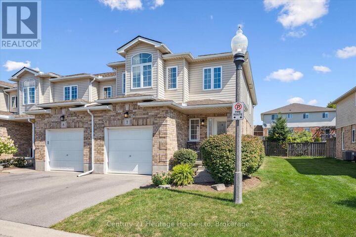 Property Photo:  20 Shackleton Drive 7  ON N1E 0C5 
