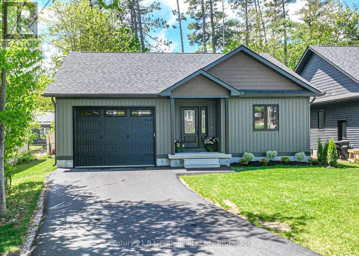 Property Photo:  3324 Bramshott Avenue  ON L3V 0V9 