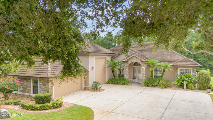 Property Photo:  2718 Winterford Drive  FL 32128 