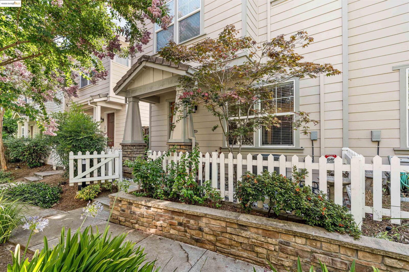 Property Photo:  206 Hamlin Loop  CA 94598 