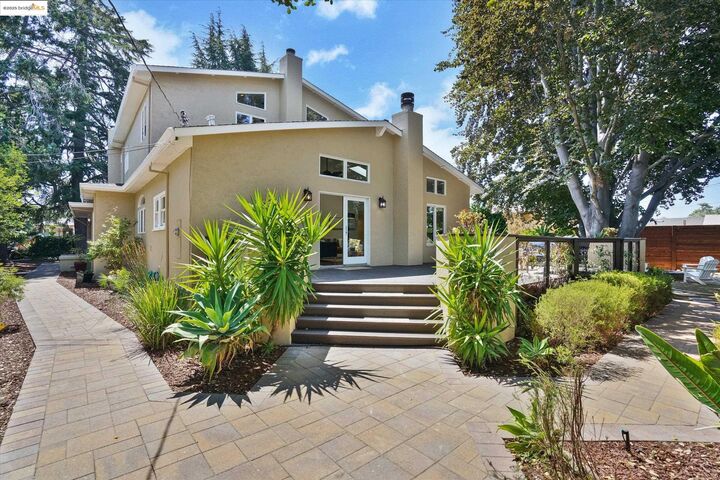 Property Photo:  285 Breed Ave  CA 94577 