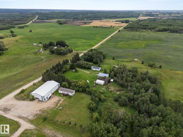 Property Photo: 1308 Twp Road 552 AB T0E 1V0