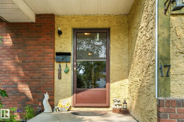 Property Photo:  17 Marion Drive  AB T8A 2G8 