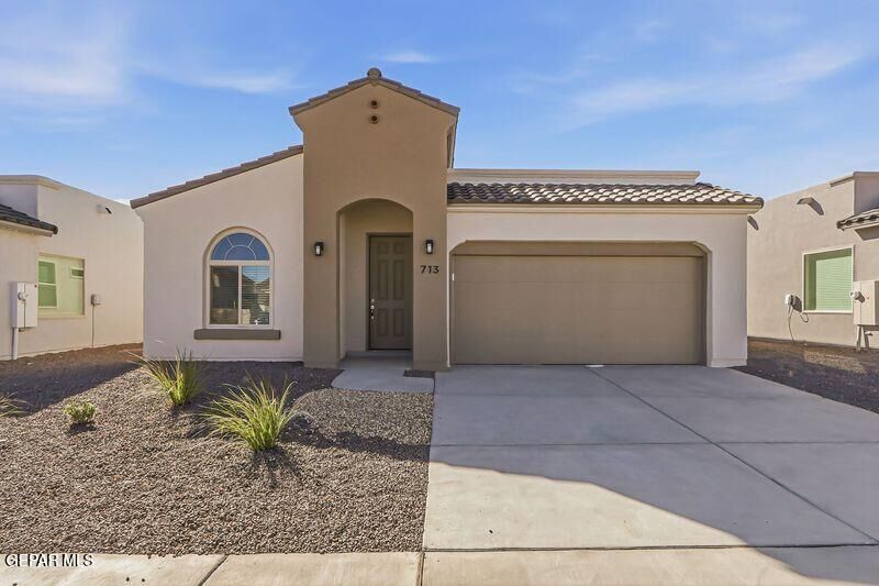 Property Photo:  713 Paseo De La Reina Street  TX 79928 