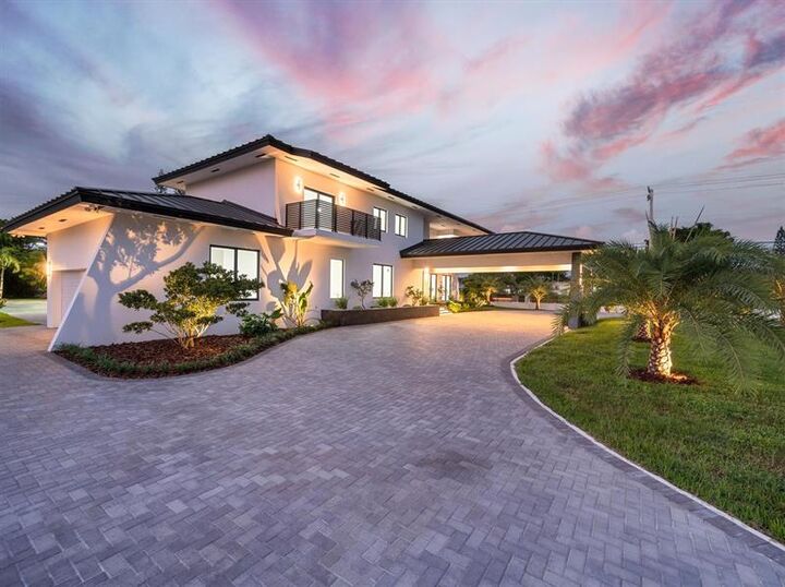 10201 SW 64th St  Miami FL 33173 photo