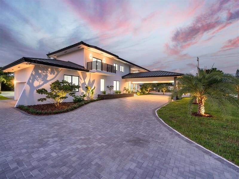 Property Photo: 10201 SW 64th St FL 33173