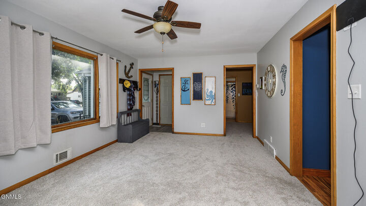 Property Photo:  1220 N 16th Street  ND 58501