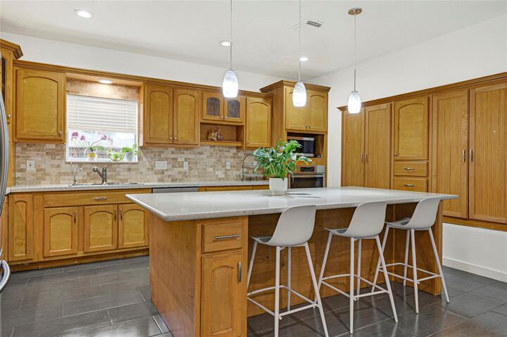 Property Photo:  6130 Summerville Lane  TX 77041 