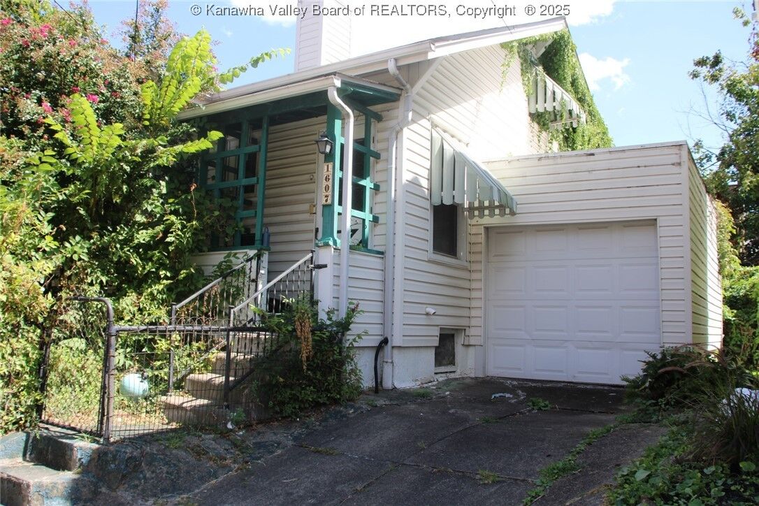 Property Photo:  1607 Franklin Avenue  WV 25311