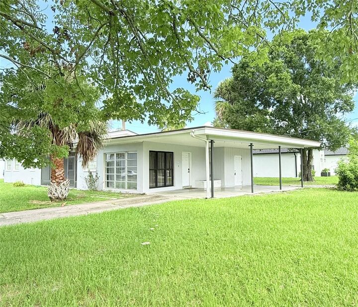 Property Photo: 400 Espanola Way FL 32901