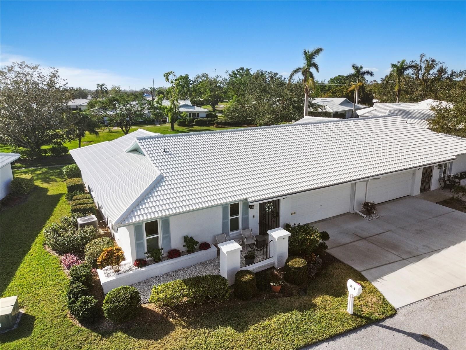 Property Photo: 6913 8th Avenue W FL 34209