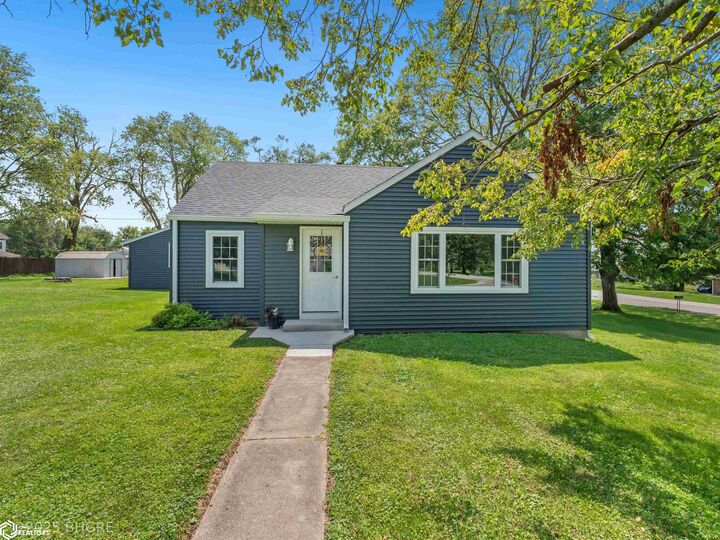 Property Photo:  301 6th Street  IA 50164 