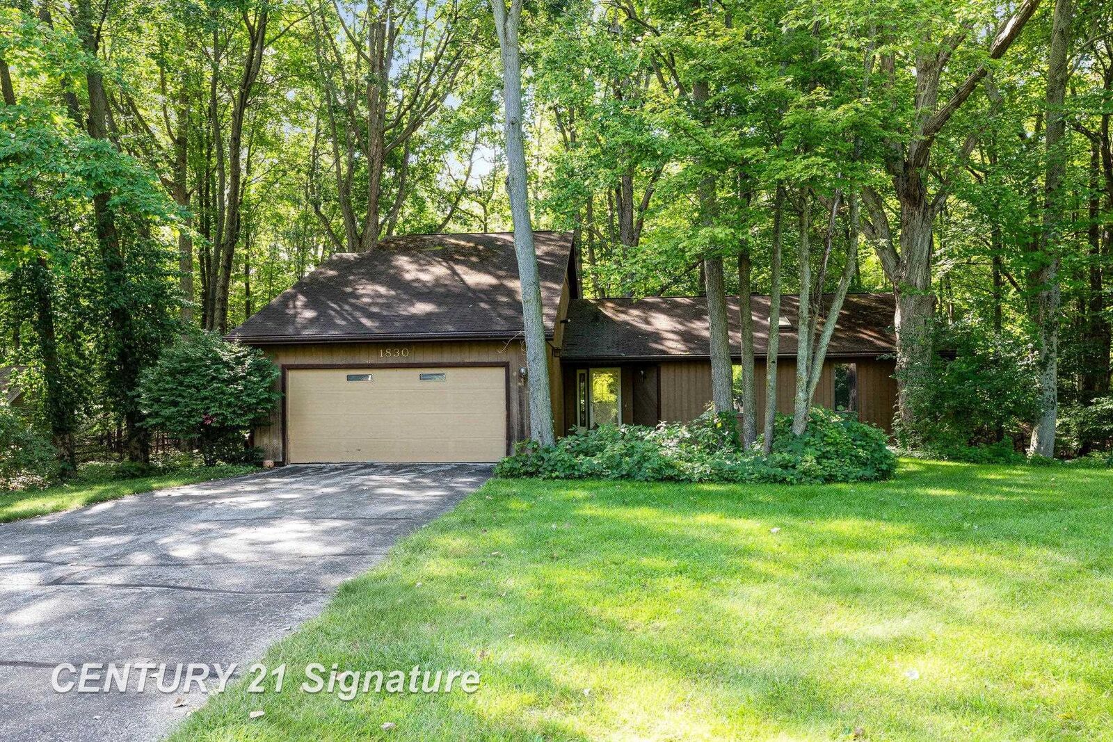 Property Photo: 1830 W Lake Circle Drive MI 48609