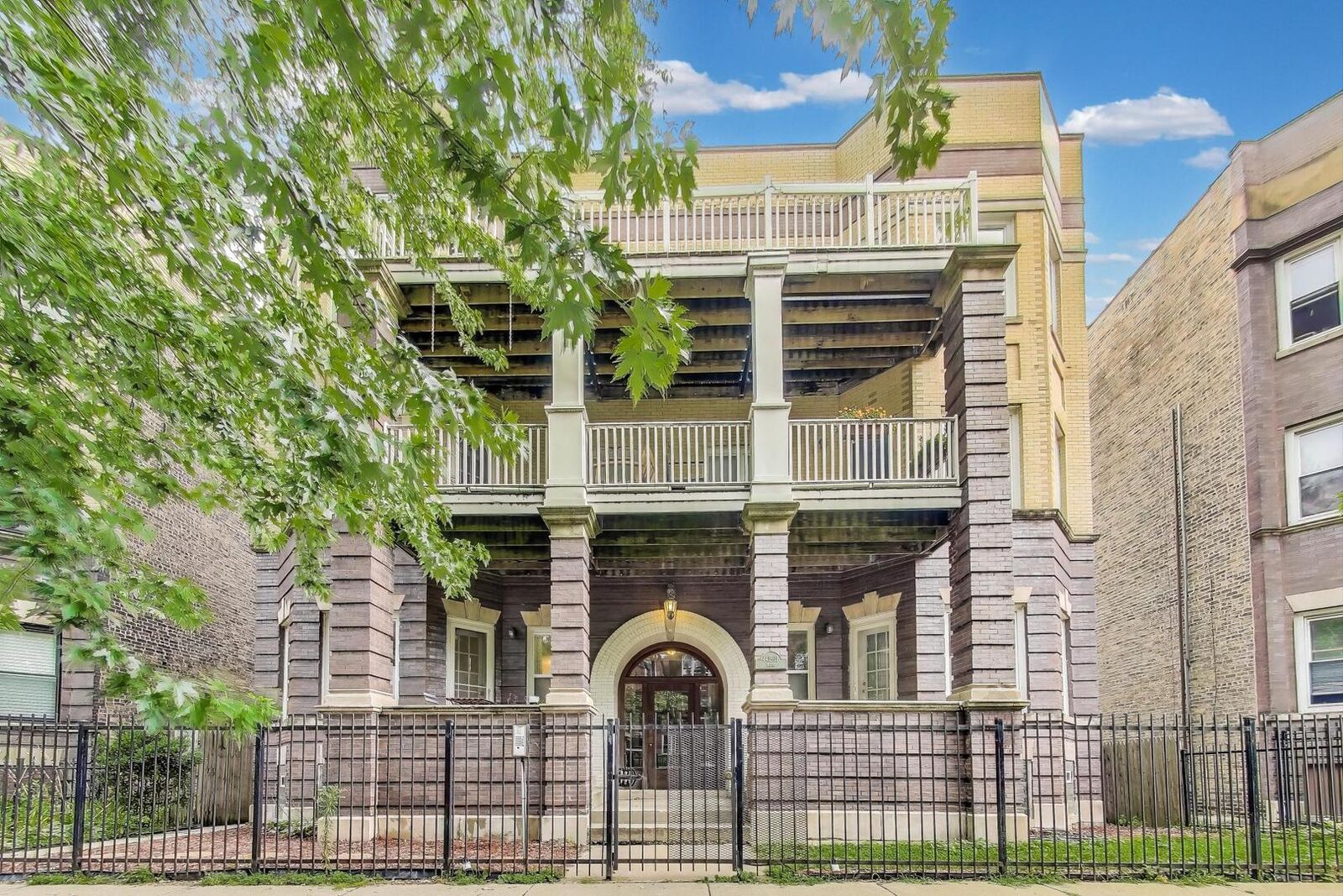Property Photo:  4417 N Racine Avenue 1N  IL 60640 