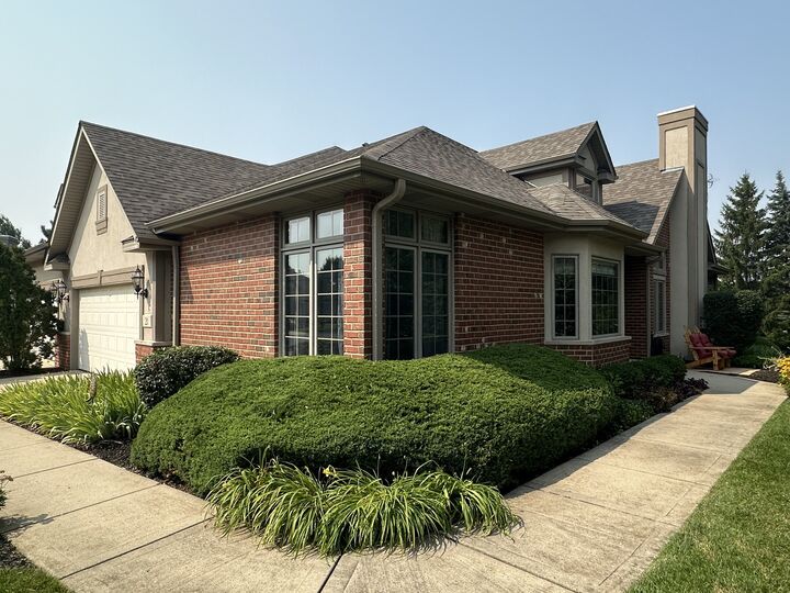 Property Photo: 21 Shadow Creek Circle IL 60463