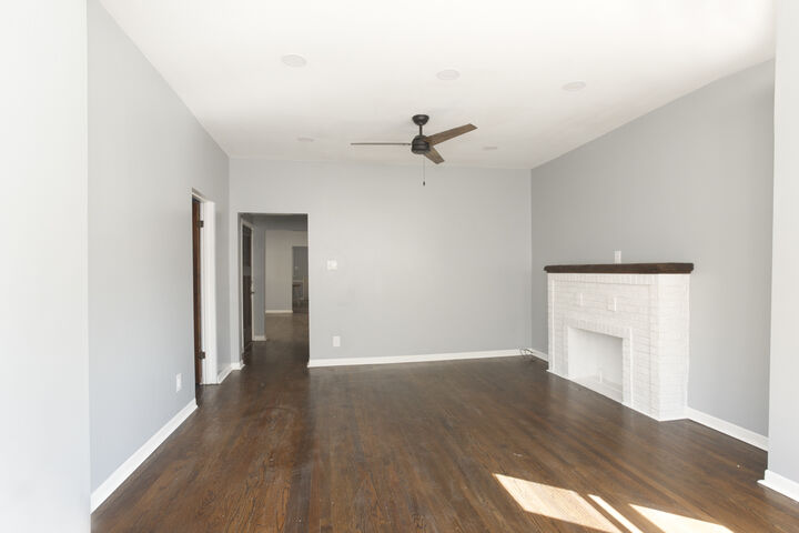 Property Photo: 4820 W Roscoe Street 2 IL 60641