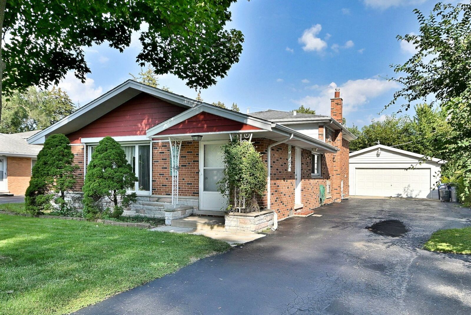 Property Photo:  565 S Lyman Avenue  IL 60016 