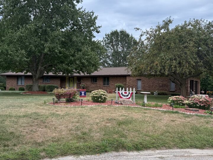 Property Photo:  44 Glenbrook Court  IL 61843 